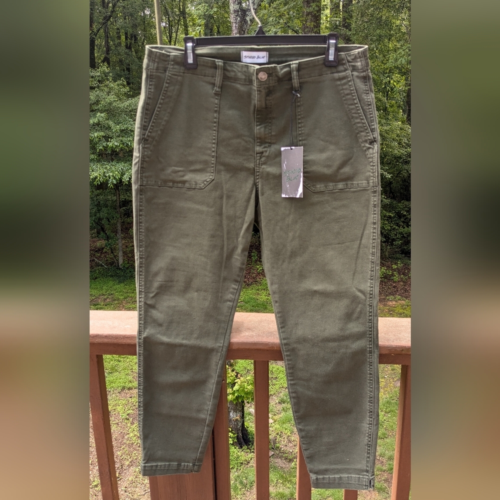Green Cropped Utility Pants with Straight Leg